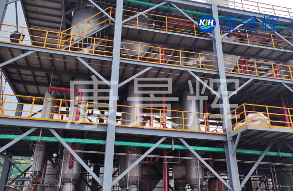 此套三效強制循環(huán)蒸發(fā)器運行成本低，廢水回收效率能達到95%以上